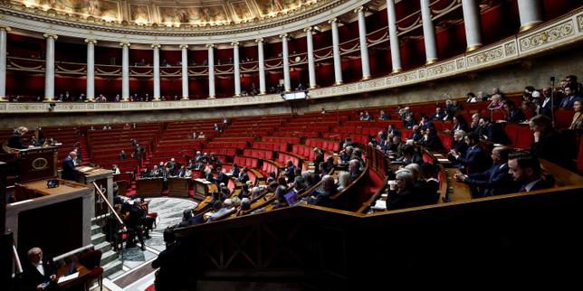 Il Governo Francese di Fronte a una Sfida Cruciale: le Mozioni di Censura e il Futuro della Politica Francese