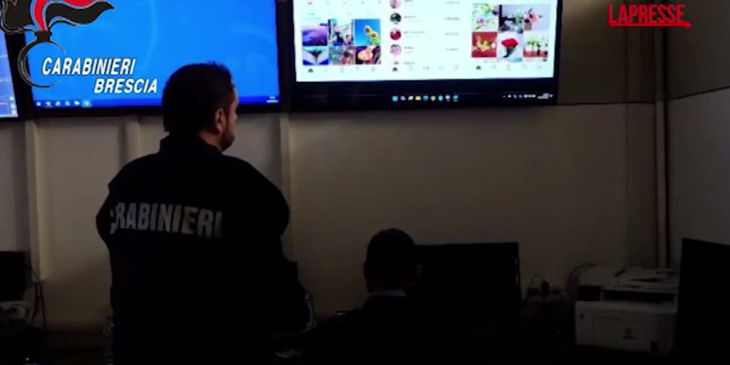 Brescia, adescava minori online fingendosi una ragazza: arrestato