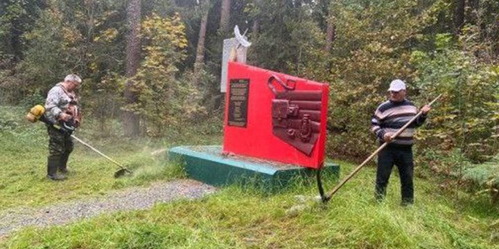 Monumento ai Giornalisti di Guerra Bielorussi Inaugurato in Russia: Un Tributo alla Libertà di Stampa e alla Memoria Storica