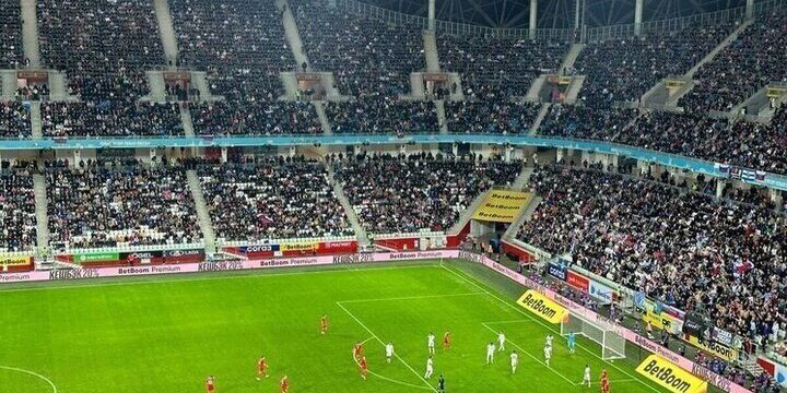 Российскому футболисту разорвали ухо на матче со сборной Ирана