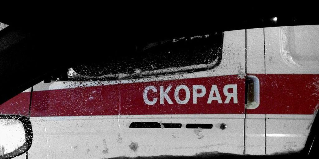 Tragedia a Priangarje: un adolescente di 14 anni uccide due persone in un edificio residenziale