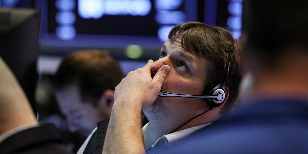 Analisti 2025: cautela per Trump e guerra commerciale, mercato azionario statunitense rimane stabile