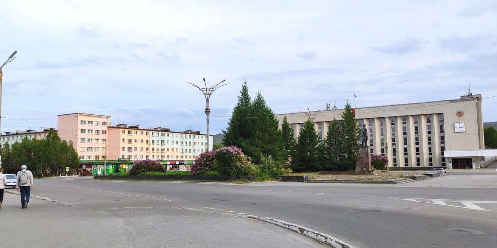 Monchegorsk Festa il suo 88esimo Anniversario con Eventi e Fuochi d'Artificio