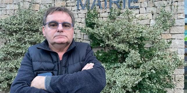 Sindaco Bernard Bazinet sospeso per un mese dopo commenti antisemitici: la decisione finale spetta ai cittadini di Augignac