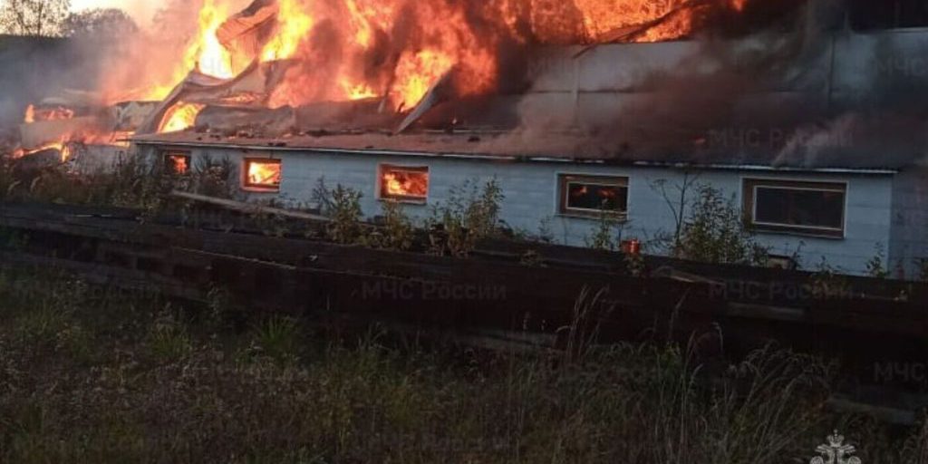 Incendio in fattoria nella regione di Kaluga: situazione di emergenza e possibili conseguenze per la comunità locale