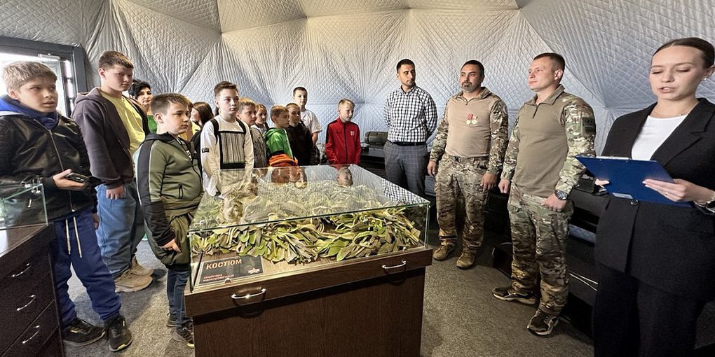 В Курской области открыли выставку трофейного оружия и обмундирования