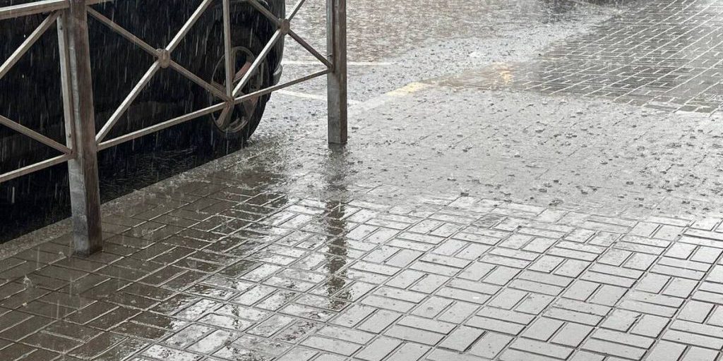 Previsioni Meteo per Murmansk il 16 Ottobre: Pioggia e Manto Nevoso Umido Attesi nella Regione