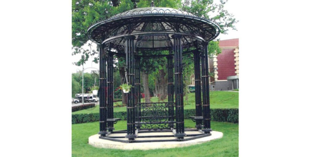 Svetlyy si trasforma: una rotonda e una pavimentazione in stile Hollywood per rivitalizzare la città