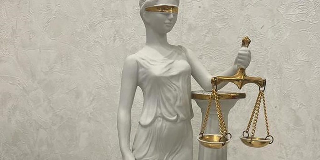 Ex Avvocato Accusato di Frode su Larga Scala a Stavropol'