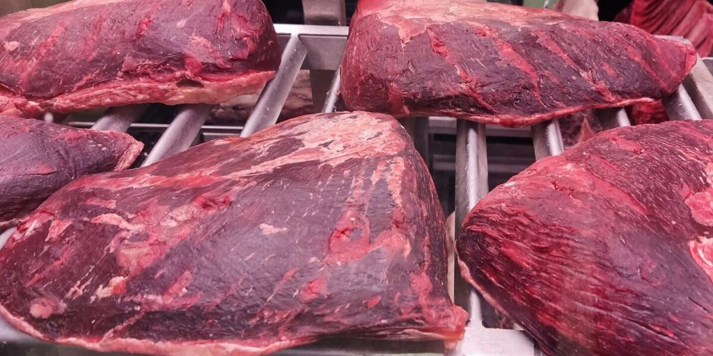 Multa per azienda di produzione di carne a Kaliningrad per violazione dei regolamenti tecnici