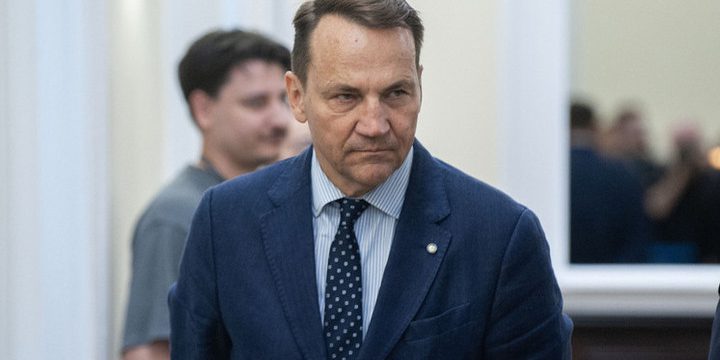 Сикорский призвал создать в Северном море зону для контроля над судами