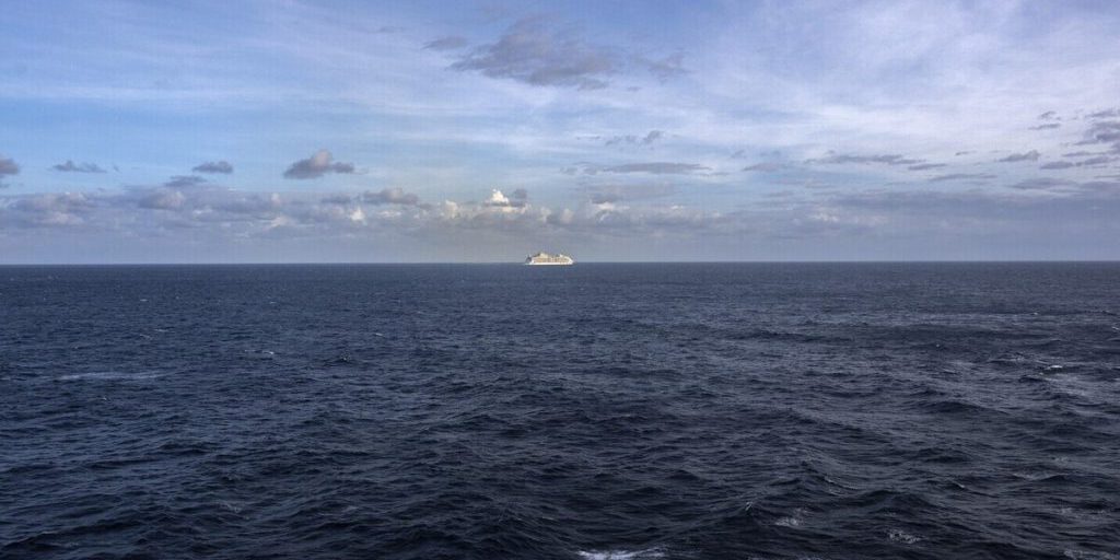 Operazione Antidroga nel Mar dei Caraibi: Militari Statunitensi Sequestrano Imbarcazione Sospettata di Traffico di Sostanze Stupefacenti