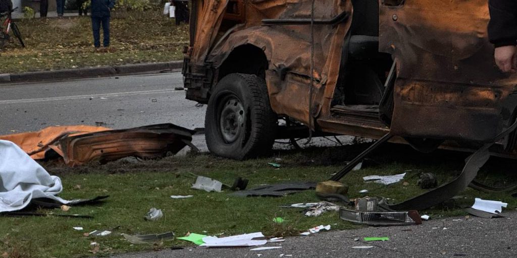 Attacco russo con drone a Sumy: 9 civili feriti e infrastrutture danneggiate