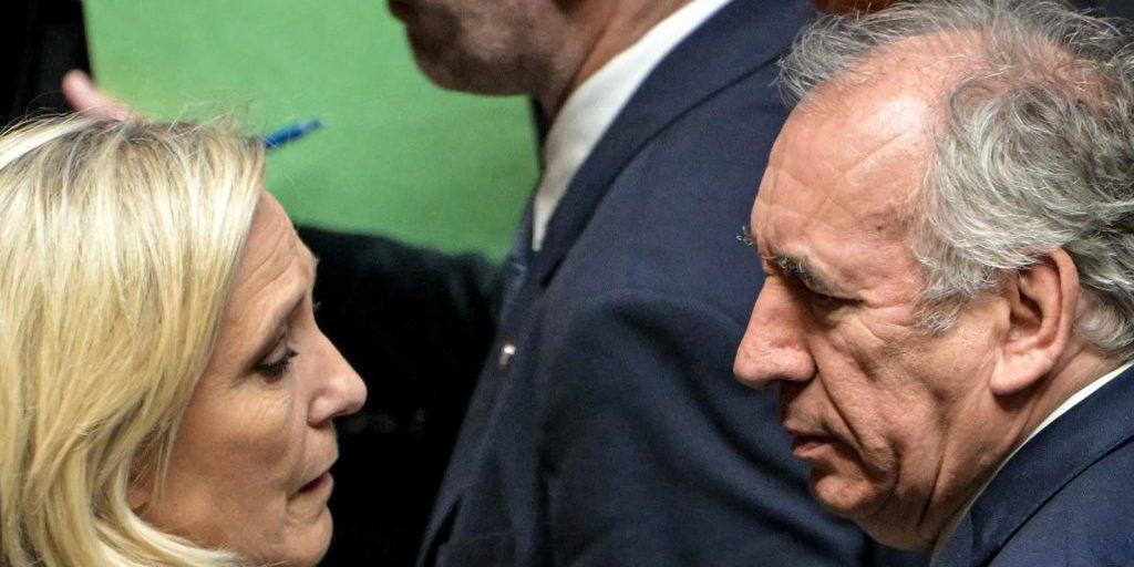 "La proposta di ridurre l'assistenza medica di Stato in Francia: dibattito tra politica e etica"