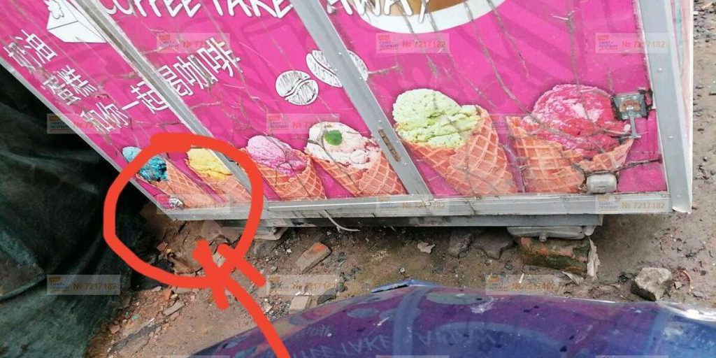 Петербуржцы пожаловались на «голый» прицеп во дворе Центрального района