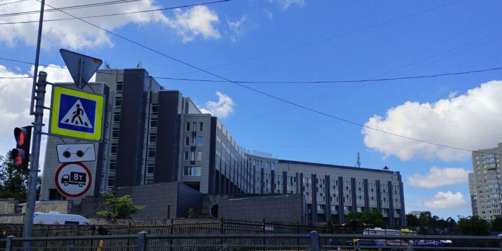 Avvertimento alla Clinica di San Giorgio di San Pietroburgo per Presunte Violazioni delle Norme Sanitarie