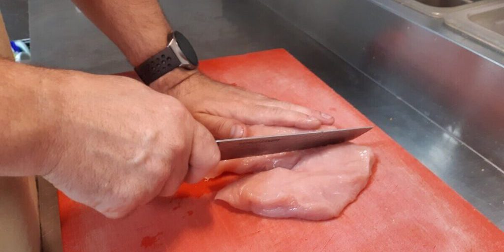 Мясоеды Петербурга оставили больше всего денег в магазинах города