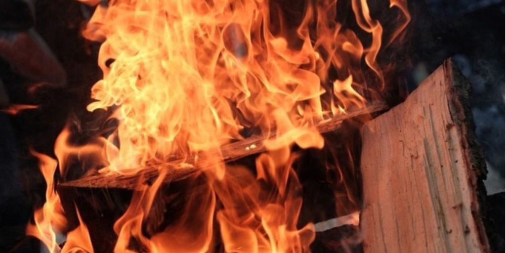 В Кузбассе за сутки произошло более 10 пожаров