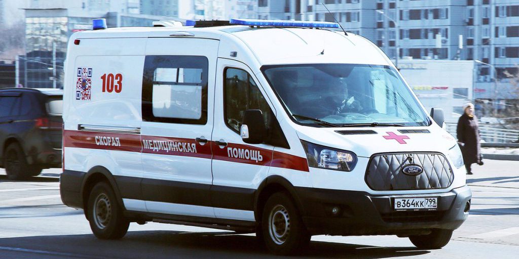 В результате ЧП на стройке один рабочий погиб, один пострадал