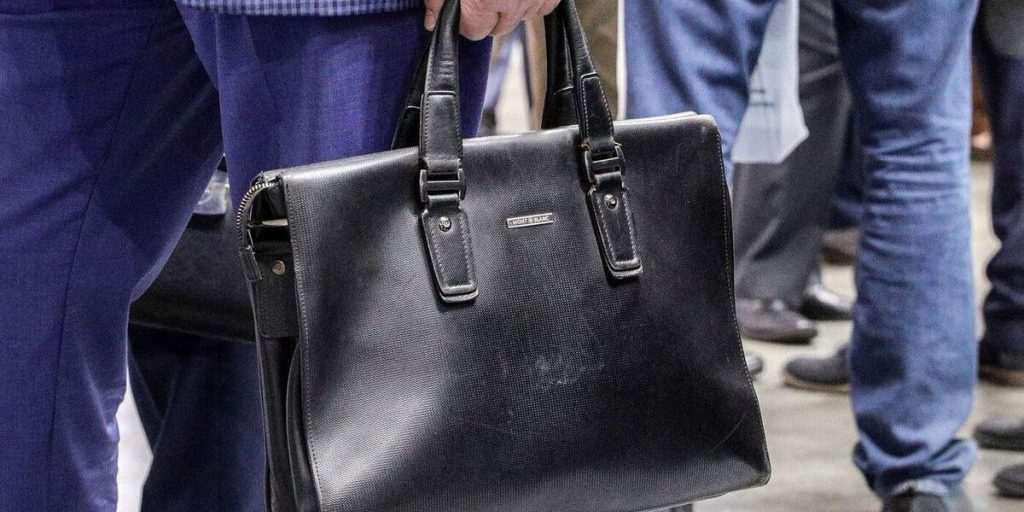 Aumento degli stipendi per i funzionari russi ogni anno per garantire maggiore stabilità economica