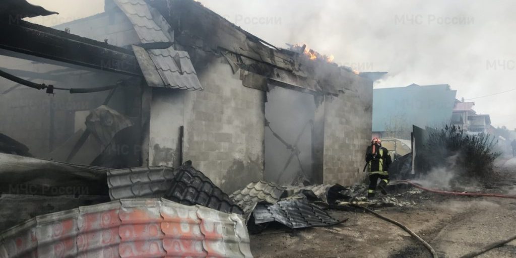 В Суздальском районе огонь уничтожил частный дом на площади 450 кв метров