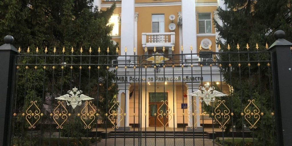 Ежегодная матпомощь, 40 дней отпуска и досрочная пенсия: преимущества службы в МВД