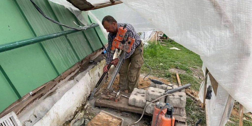 Montaggio dei boschi nella Cattedrale della Trinità del Cremlino di Pskov: un'operazione complessa per la conservazione del patrimonio storico russo