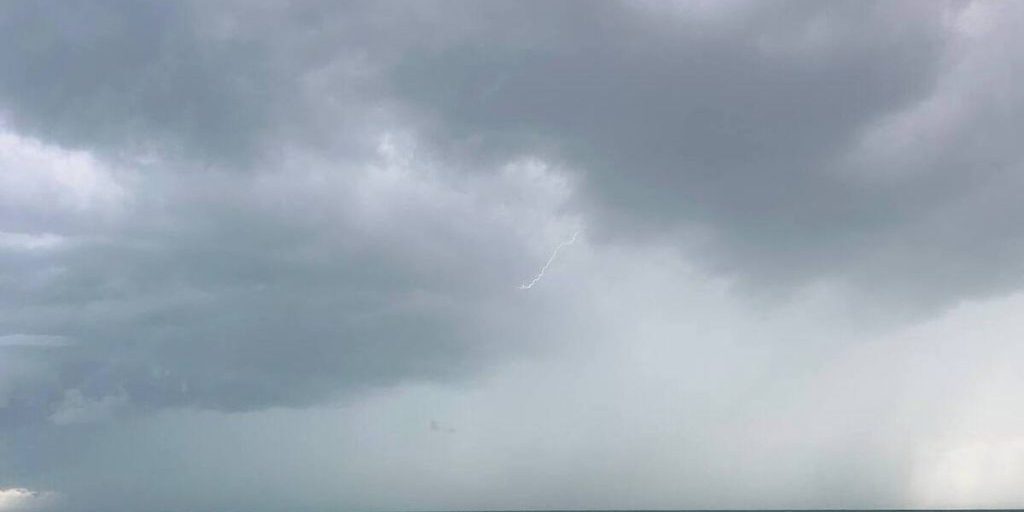 Россиянин внезапно умер, зайдя в море на популярном курорте