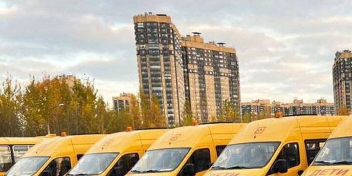 Ленинградские образовательные учреждения получили 60 новых автобусов