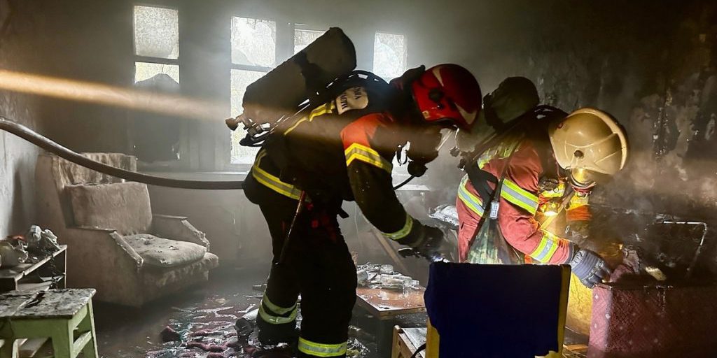 Пожарные инспекторы Мурманска продемонстрировали свои навыки на конкурсе