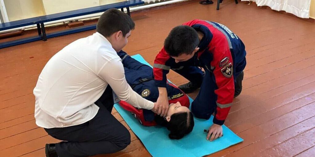 Студенты ХПУ провели в школе занятие по оказанию первой помощи