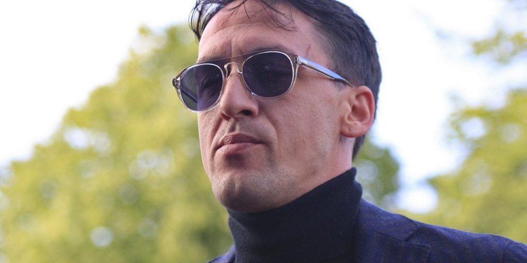 Procedura di Recupero dei Debiti contro l'Attore Artur Smoljaninov: Una Vicenda Legale Complessa con Possibili Conseguenze Internazionali