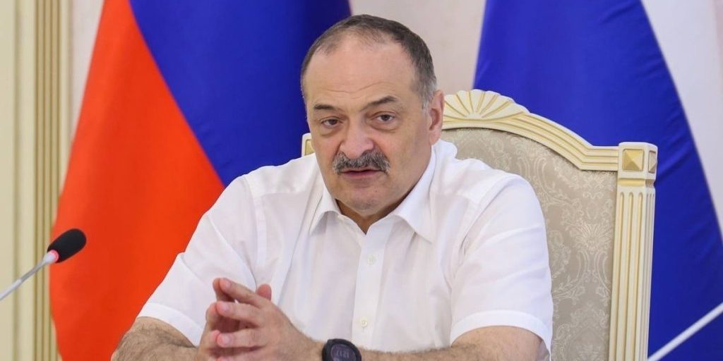 "La canzone offensiva contro il capo del Daghestan: dibattito sulla libertà di espressione e rispetto delle istituzioni"