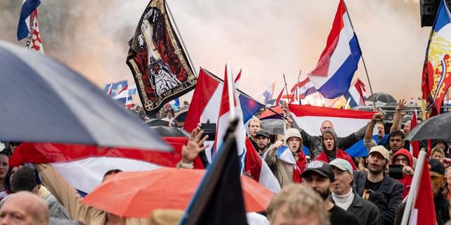 Scontri a La Haye: centinaia di manifestanti contro l'immigrazione, città in stato di allarme