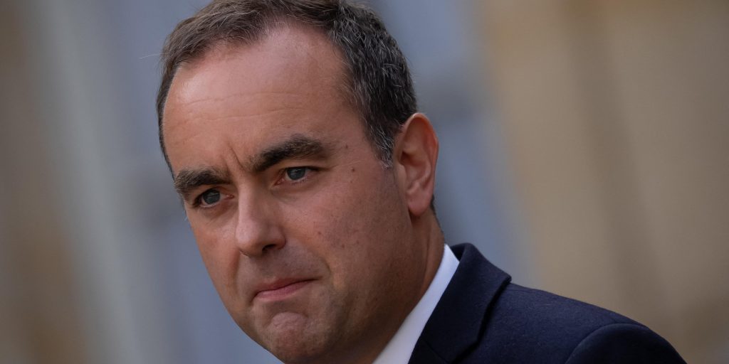 Sébastien Lecornu il Ministro più giovane e longevo della quinta repubblica francese sotto la presidenza di Macron