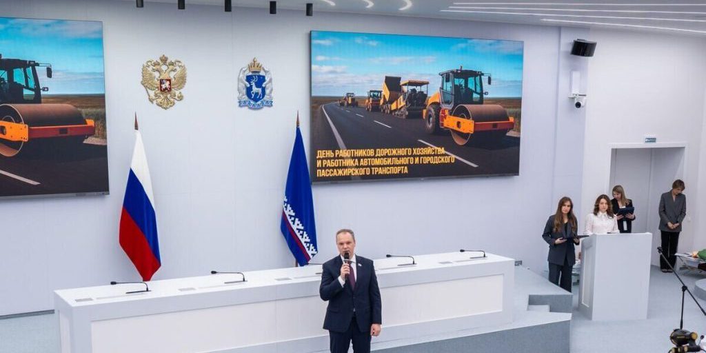 Награды Заксобрания Ямала получили дорожники в свой профпраздник