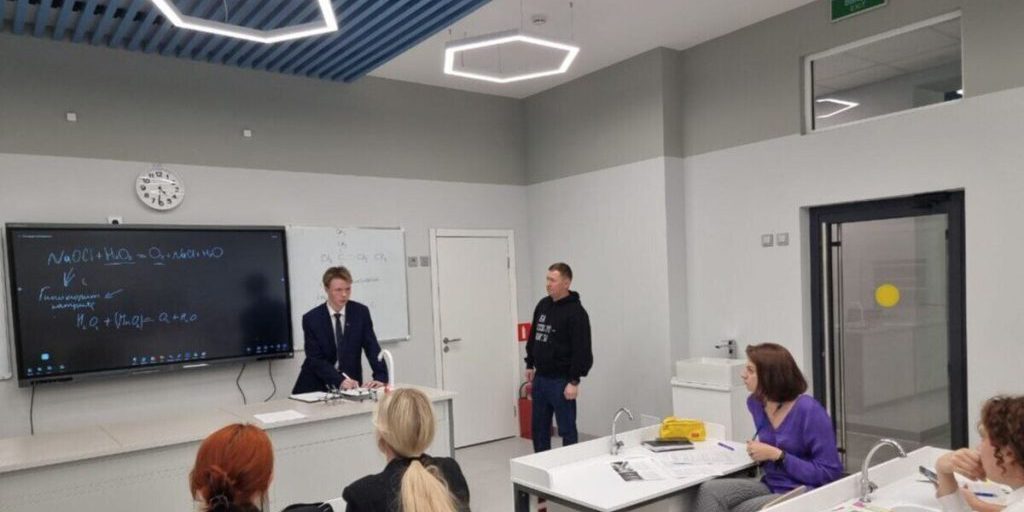 Участник программы «Время героев» встретился с ребятами из Губернаторского лицея