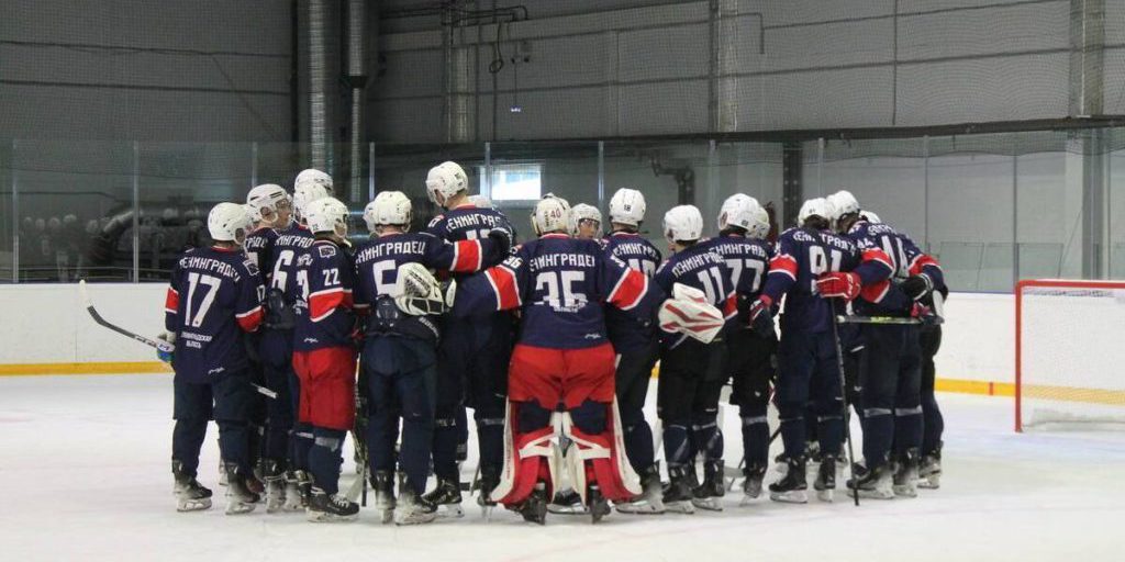 Partita di Hockey su Ghiaccio tra Leningradets e Granit: Risultati e Analisi della Sconfitta della Squadra di Leningradets nel Centro di Hockey su Ghiaccio di Čehov