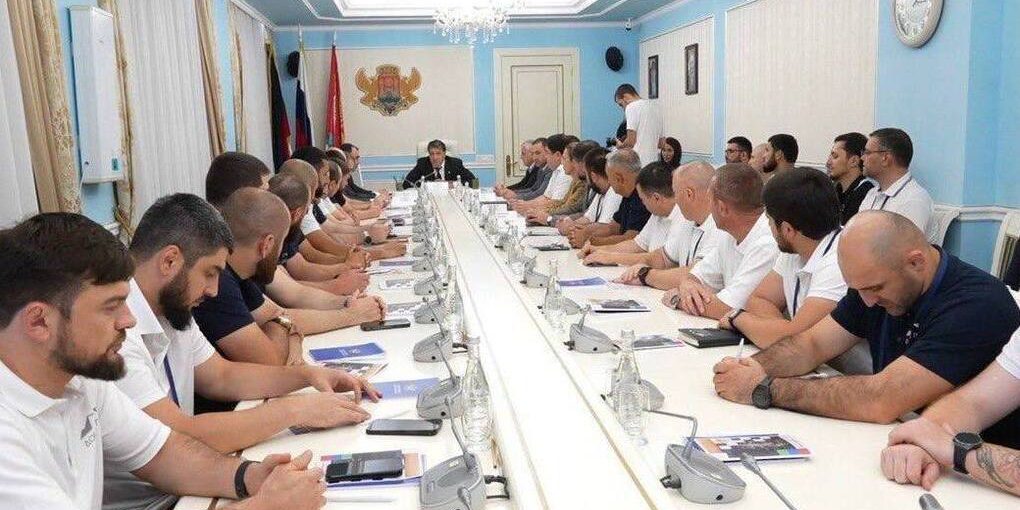 Власти Махачкалы пообещали обеспечить жильем всех детей-сирот к 2030 году