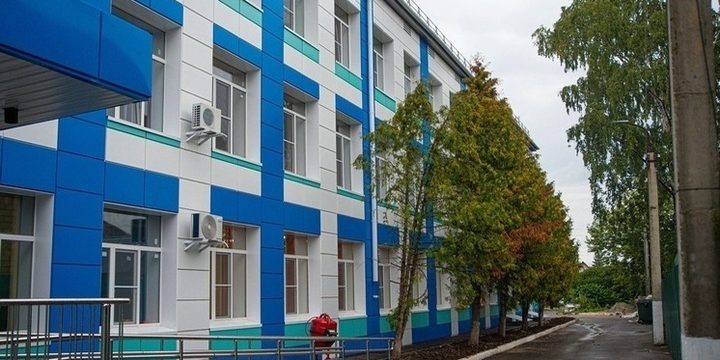 Danni alla Scuola n. 8 di Kursk dopo l'attacco di un drone: lavori di restauro in corso per garantire la sicurezza degli studenti