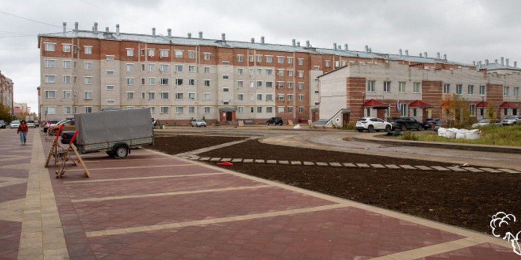 В Нарьян-Маре на Матросова завершили укладку бетонных тропинок