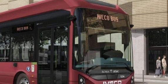 ATAC sospende 110 autobus elettrici di 18 metri per tre settimane per motivi di sicurezza