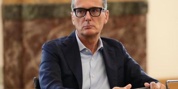 EssilorLuxottica approva contratto integrativo: bonus di compleanno e giorno di permesso in più