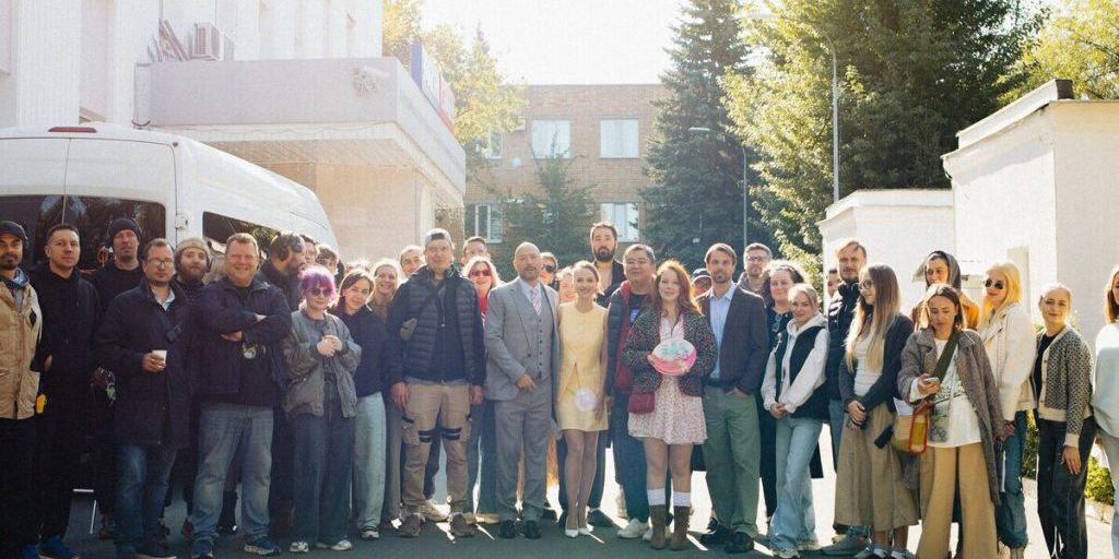 Le Riprese della Nuova Commedia Satirica Notizie Sono Ufficialmente Iniziate