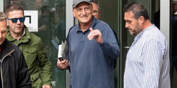 Chico Forti ottiene permesso di lavoro fuori dal carcere: lezioni di windsurf ai disabili e corsi di pizza