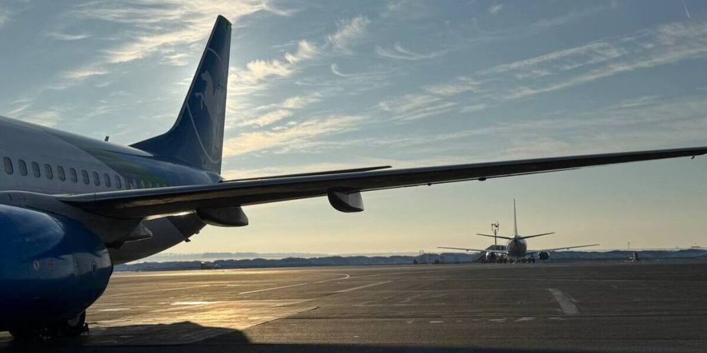 Russia verso una maggiore sostenibilità aerea: aumento dei prezzi dei biglietti aerei a partire dal 2027 per ridurre le emissioni di anidride carbonica