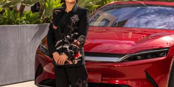 Byd supera Tesla nelle vendite di auto elettriche nel 2025