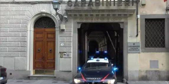 Firenze: marito e moglie trovati morti con ferite da arma da taglio, indagini su omicidio-suicidio