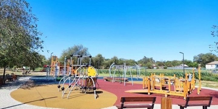 В Яшалте появилась новая детская игровая площадка