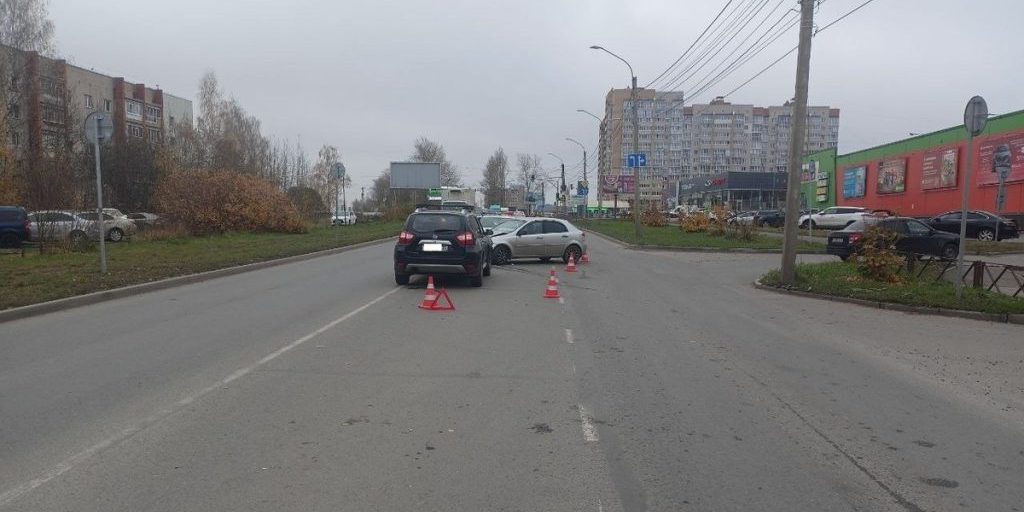 Две автоледи столкнулись на Окружном шоссе в Вологде